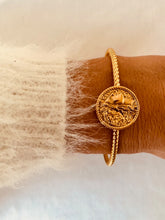 Load image into Gallery viewer, Elevate your everyday style with this classic portrait cuff bracelet, designed for women who love minimalist elegance. Crafted from durable stainless steel with a luxurious 18K gold-plated finish, this open bangle features a timeless portrait design that adds subtle sophistication to any look. Perfect for daily wear or special occasions, it’s a refined fashion accessory and a thoughtful gift with lasting shine.